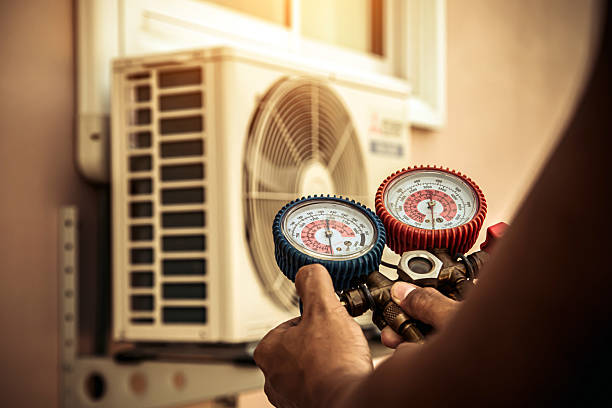 Professional Emergency Hvac technician working in Massapequa Park, NY